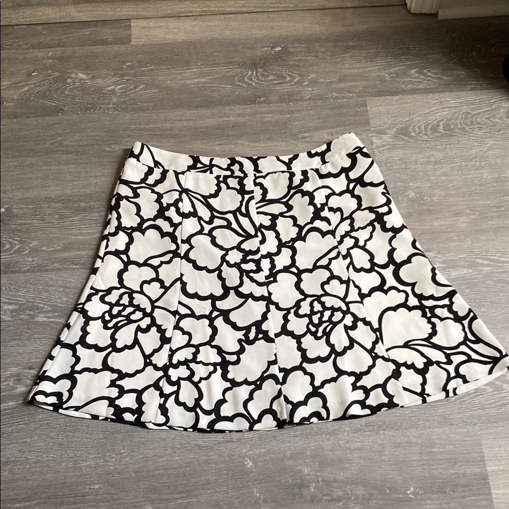 Ann Taylor Tall Length Black and White Bold Floral A-Line Skirt, NWOT